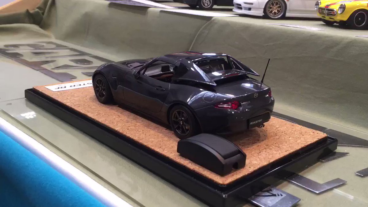 ホビーショーで展示されているロードスターがリアルすぎる！自動開閉機構を完全再現しているww