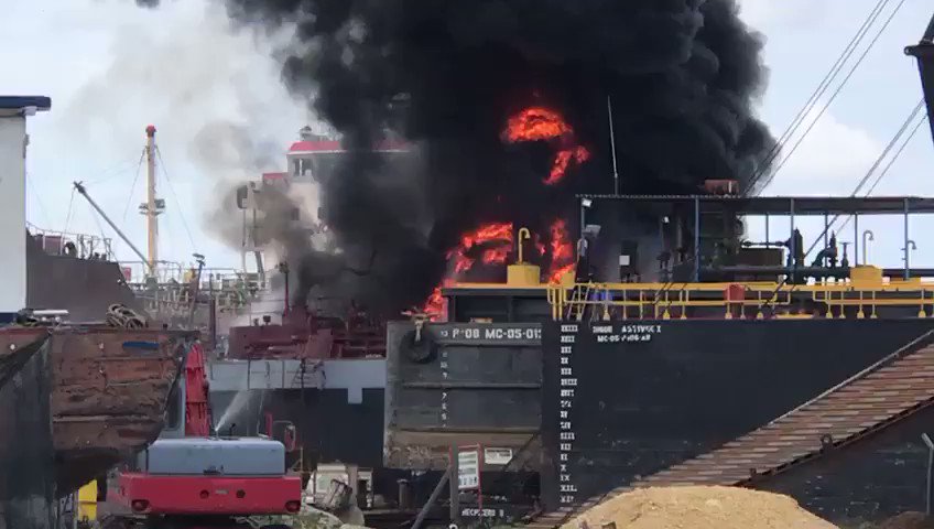 5iCPC4YZUI2n27Hx.jpg