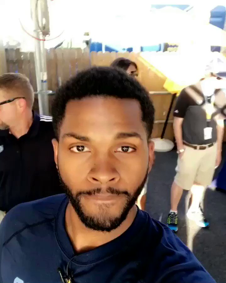 .@troydaniels at his 1st BBQ fest in the Grizzlies tent! https://t.co/axCgVHvsXU