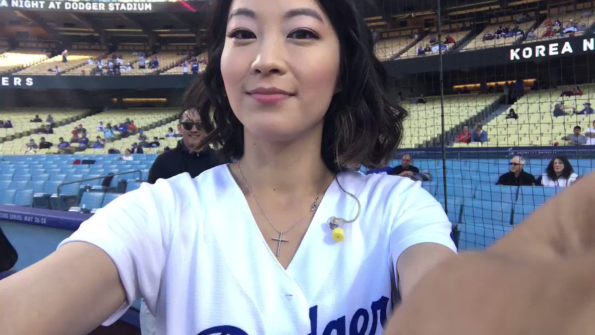 .@arden_cho in the building! She'll be performing tonight's anthem for Korea Night! 🇰🇷 https://t.co/2zKQEDAsxO