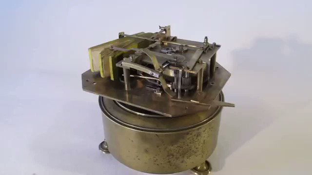 【120年前の天才が作ったぜんまい仕掛け。小鳥の鳴き声を完全再現した1890年製作の機械】 kotaro269.com/archives/51396… 1890年にパリで、Bontemsという人物が製作したとされている機械。 ここまで出来るなら、人語verも可能では? と思えます。