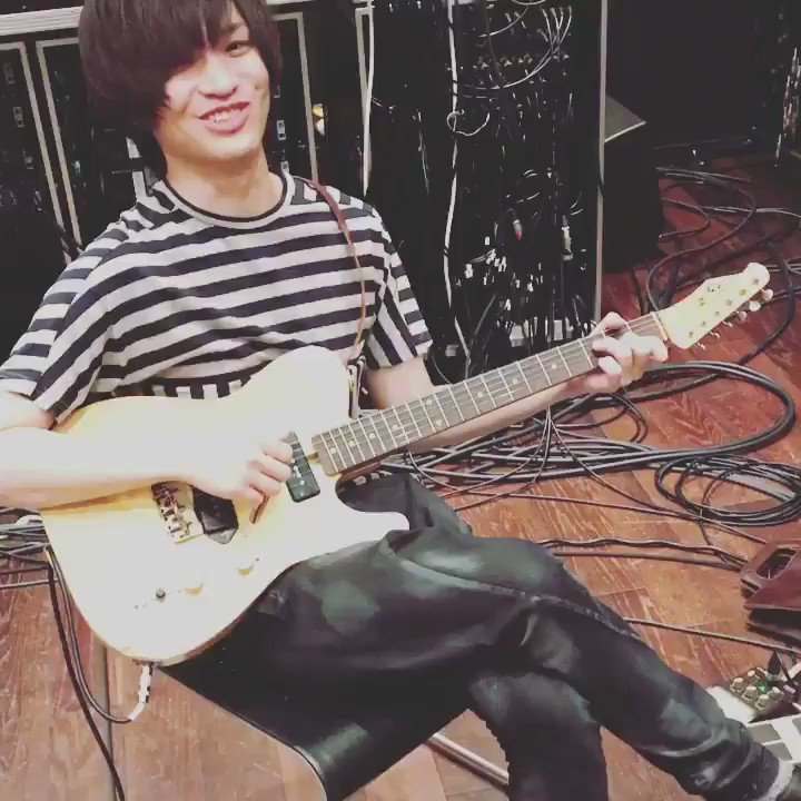 それでは聴いてください、indigo la Endのギター長田カーティス(@indigolaEnd_gt)で「丸の内サディスティック」。