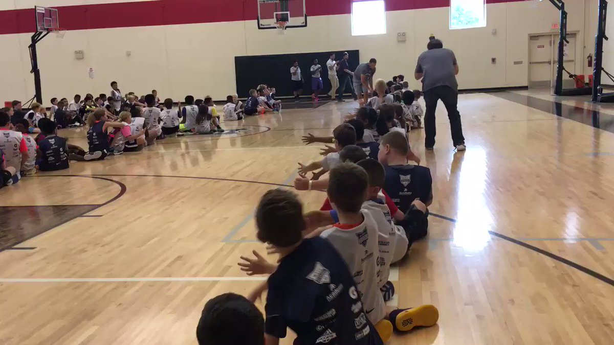 .@sdotcurry says goodbye to the campers! @MavsAcad https://t.co/PsJN89tQ5D