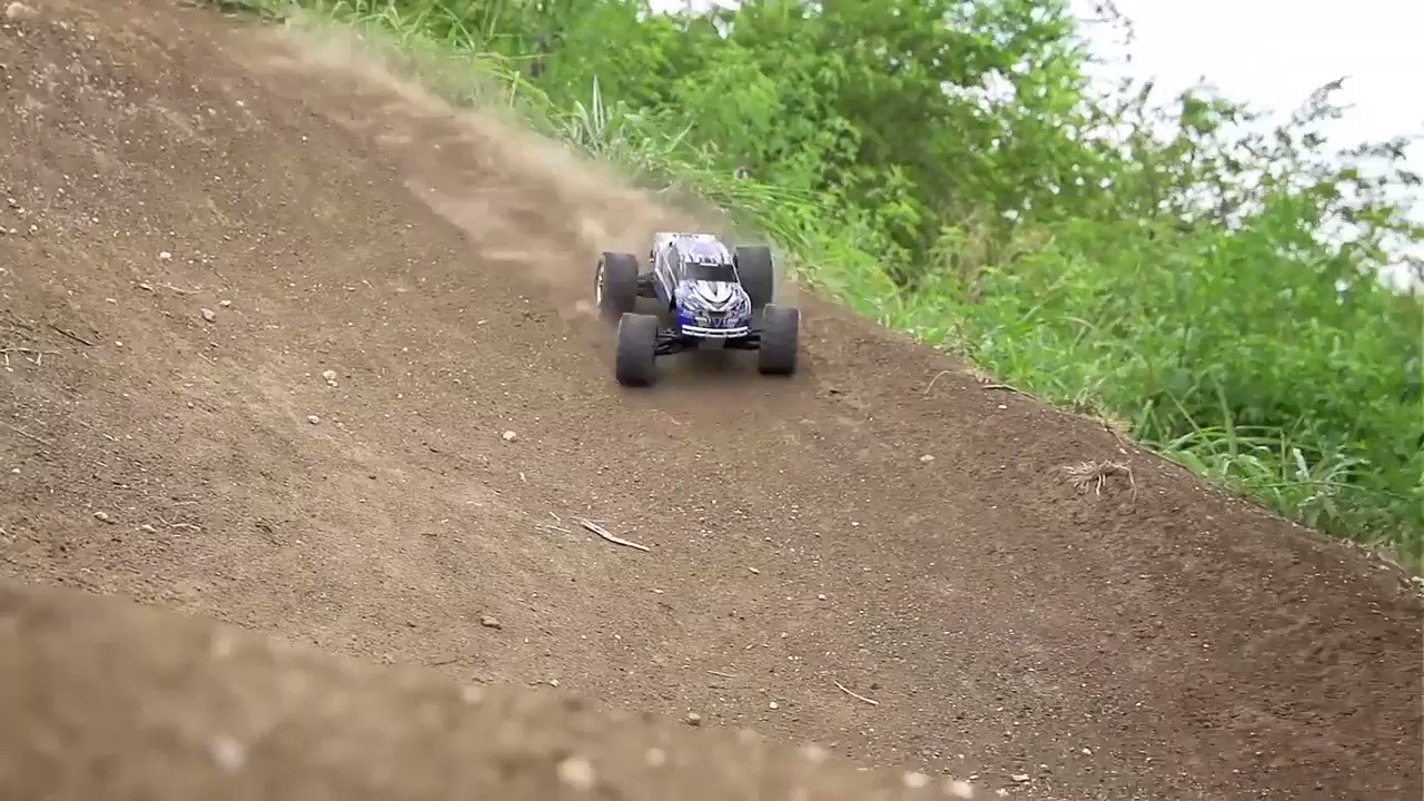 Maniacs Hobby Drive On And Off Road With The 4wd Traxxas E Maxx See More T Co Tbbo1glkbc T Co 3sjt8xwaaa Twitter