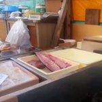 生命力がすごすぎる!w3枚におろされた後も跳ね続ける魚がすごい!