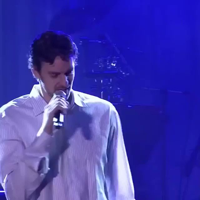 Happy birthday Pau Gasol, who turns 37 today.

Here is Pau singing: 