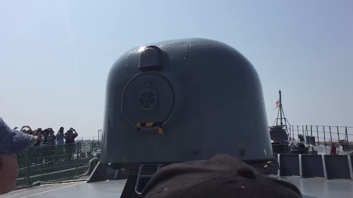なんか聞いたことのあるBGMを流しながら操砲展示を始めたぞー!