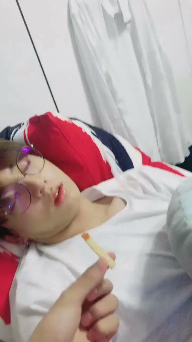 의 미디어: RT @kaninkookie: I want to cry https://t.co/om8aGenT6b 의 미디어: RT @kaninkookie: I want to cry https://t.co/om8aGenT6b