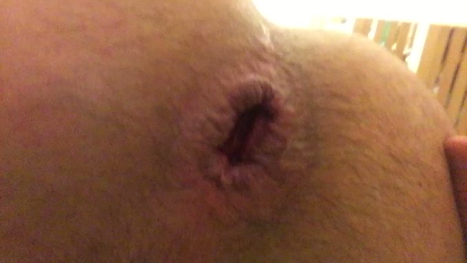 Hungry... #loose #hungryhole #bigdicks #bareback https://t.co/qMglpGanNj