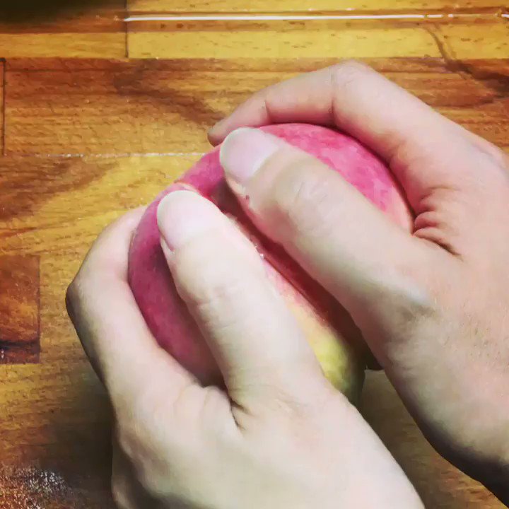 つるっとすっきり〜！！桃の皮が綺麗に剥けすぎるので真似したい！