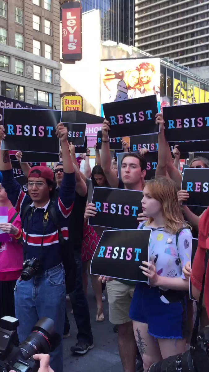 NYCLU (@NYCLU) on Twitter photo 26/07/2017 17:12:39 People are gathering at the U.S. Army Career Center in Times Square to say #TransRightsAreHumanRights! People are gathering at the U.S. Army Career Center in Times Square to say #TransRightsAreHumanRights!