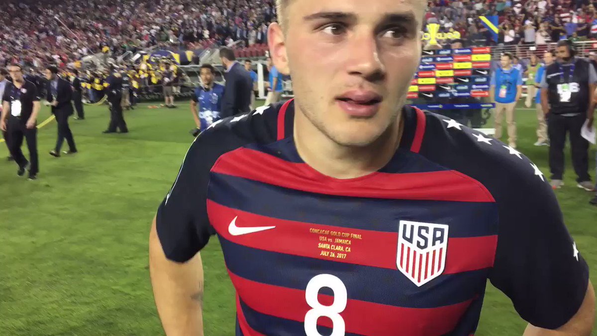 Your game-winning goal scorer, @JmoSmooth13, with a nice compliment from the boss! 🇺🇸⚽️🏆 https://t.co/1zpGZ95Mro