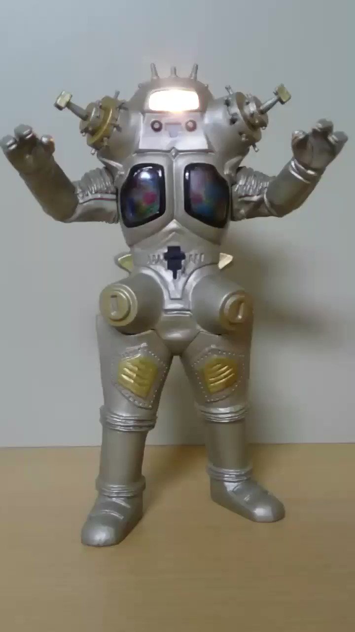 まなしな アルティメットルミナスのキングジョーが到着したので ギンガスパークを使ってグワッシグワッシしてもらいました ウルトラセブン50周年 T Co A81ruhxbtj Twitter