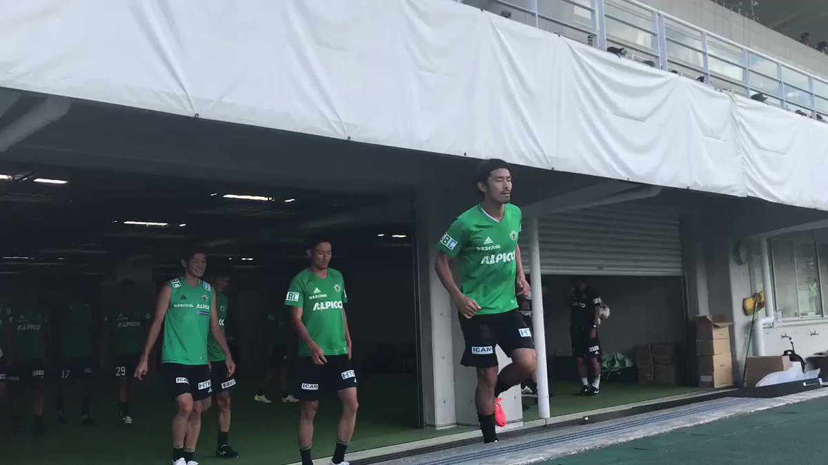長野県サッカー協会 創立70周年記念試合 ウォーミングアップに登場 このあと17時キックオフです 長野県サッカー協会創立70周年記念試合 Yamaga 松本山雅fcオフィシャル Scoopnest