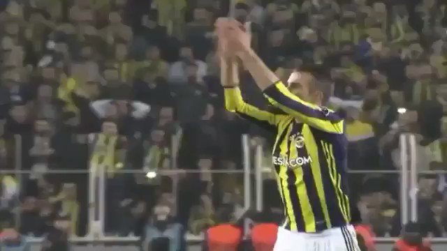 OOooOO Robin Van Persie.. Nice mutlu bol gollü senelere

Get hit with a goal.. 
Happy Birthday 