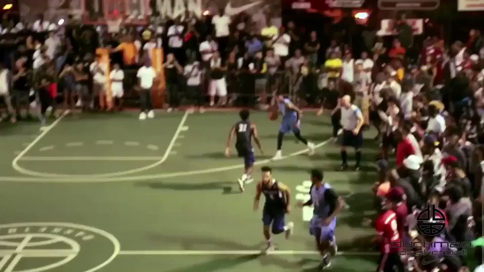 D'Angelo Russell (@Dloading) hit a game-winner at @IamDyckman and the NY crowd LOVED it. https://t.co/ifa9qh7SYn https://t.co/I5neHiXBQ8