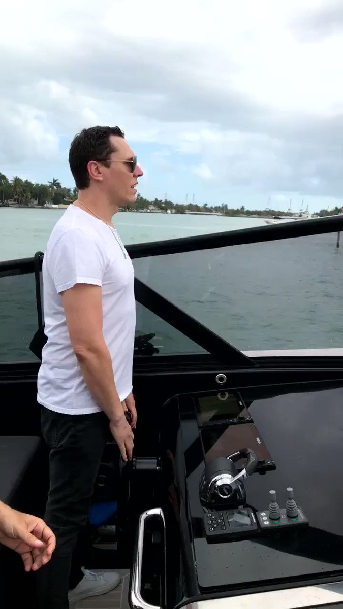 Throwback to this Miami boat ride 🛥  #tbt https://t.co/4q5bbugtiw