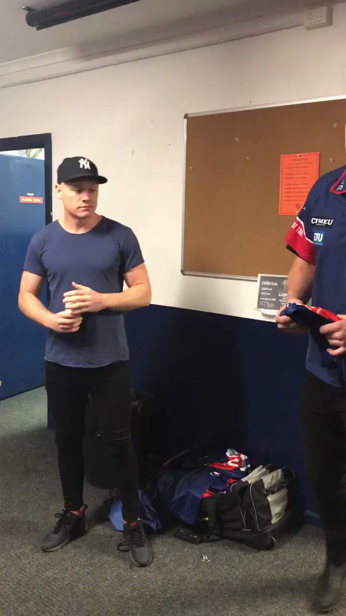 Club Legend Nick Carnell presents debutant Jean-Luc Velissaris with his jumper.   #HearTheLionsRoar https://t.co/62ixo1YJ5a