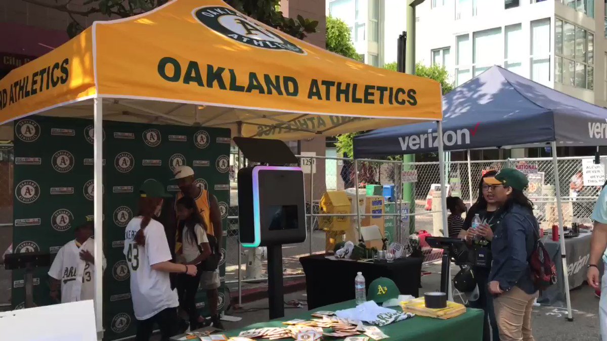 The team wins in Houston and we're still out here at #OakArtandSoul. Come visit until 6pm. #RootedInOakland 🌳🐘⚾️ https://t.co/9TaCbS1Sg0