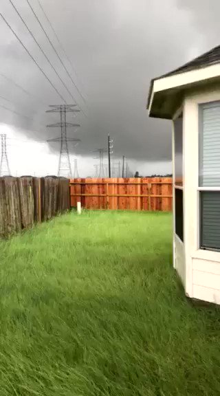 Tornado warning until 5 p.m. for Harris, Grimes, Waller, Montgomery, Washington counties. Video from Cypress area > http://bit.ly/2wPy3mH?utm_medium=social&utm_source=twitter_KPRC2 …