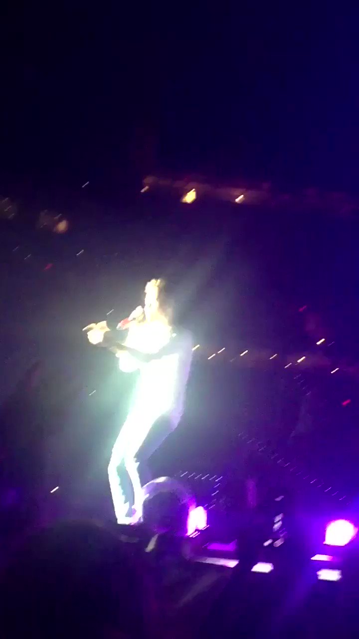 Happy birthday to the loml Liam Payne! Rip all my concert videos  (Sound on) 