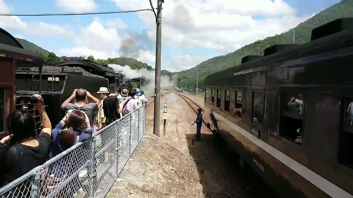 【鉄オタ】篠目駅にて最初で最後?の新旧客車でのSLやまぐち号の交換 圧倒的な人だかりまとめのカテゴリ一覧まとめまとめについて関連サイト一覧