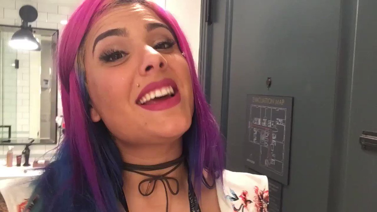 Sú zombiunicorn a mlghwnt stále datovania