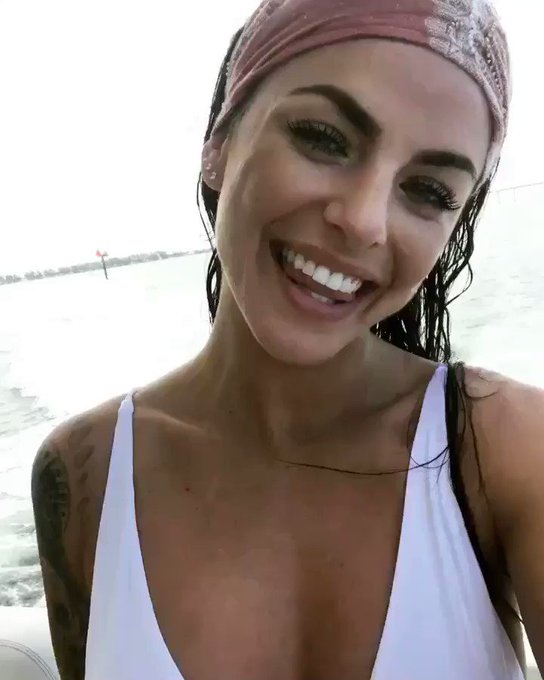 smile more 💫 https://t.co/uKp8crOl8D<a href="/tag/coachella18"class="tags"><span>#coachella18</span></a>