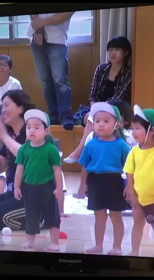 クセ強めな走り方をする少年が面白すぎるwwww
