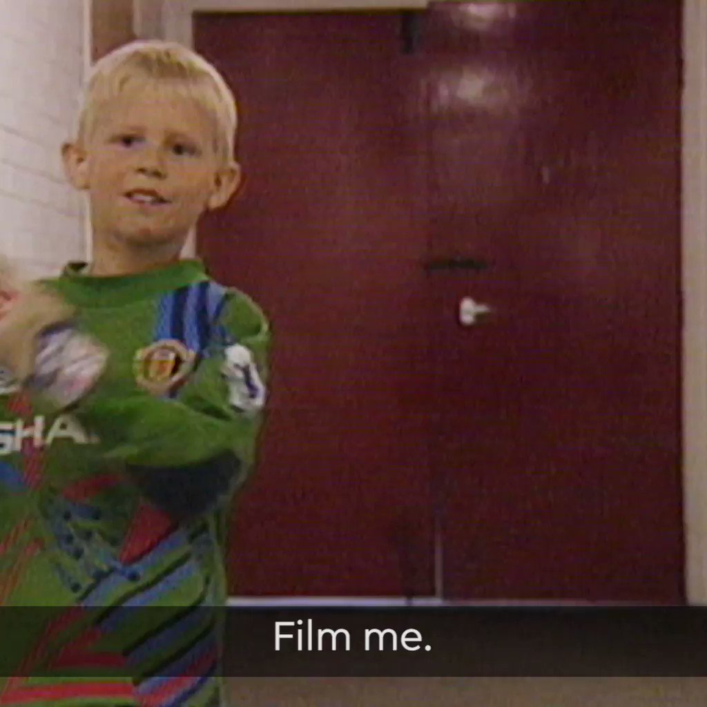 Young Kasper Schmeichel vs Tom Ince. Kasper turns 35 today. Happy birthday to him. 