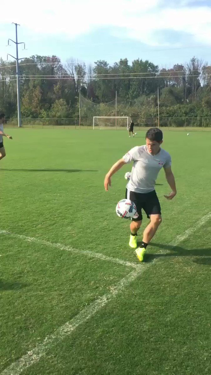 When @Alexmuyl19 gets too close for comfort! #RBNY https://t.co/bcgMadOvRE