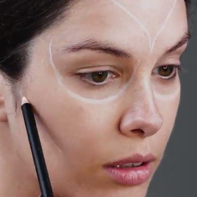 Tips & Tricks - Sparkle Through the Dark on Halloween with this Killer Skull Look