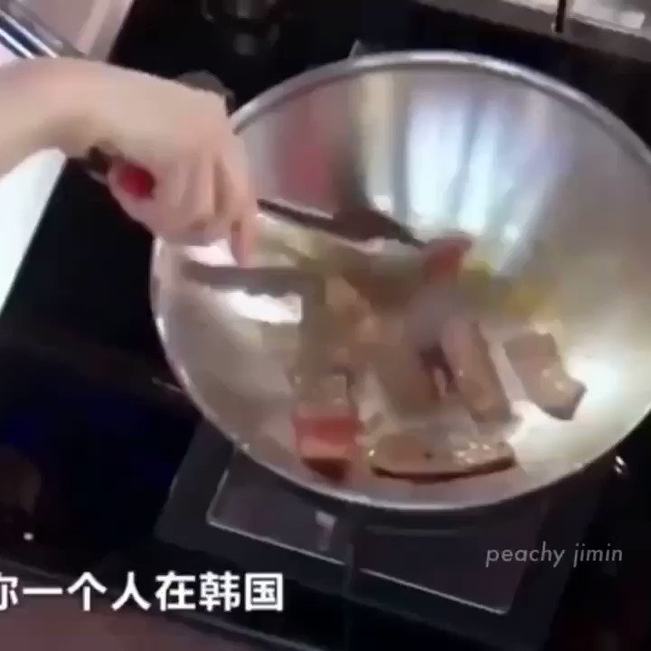 RT @RETR0MYE0N: this would happen if gordon ramsay sees jongin’s fried rice waffle  https://t.co/zjmQDZV0xD