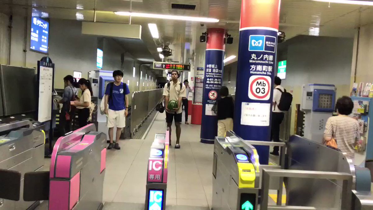 『Suica』・・ではなく『スイカ』！？ｗｗスイカで改札を突破する男、現るｗｗ