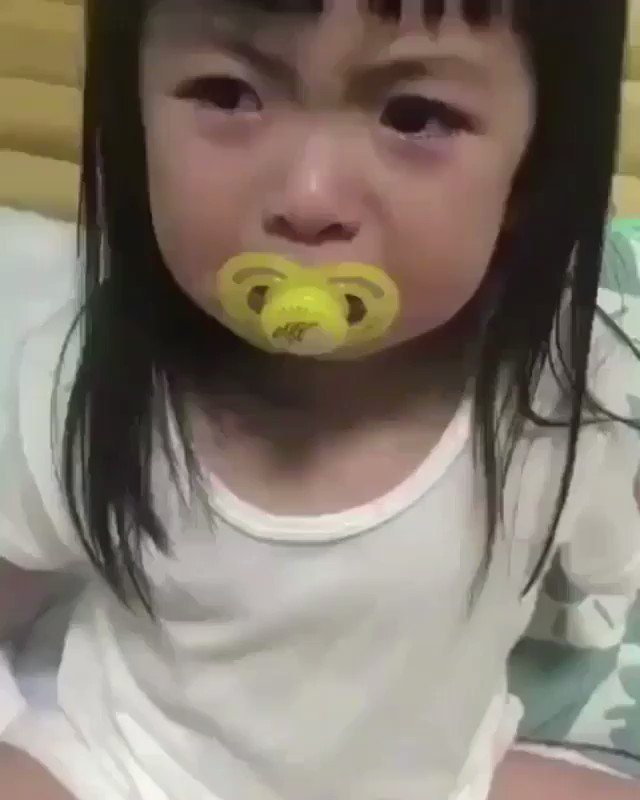 この歳にして女性の武器を知っている！？かわいい涙にだまされそうwww
