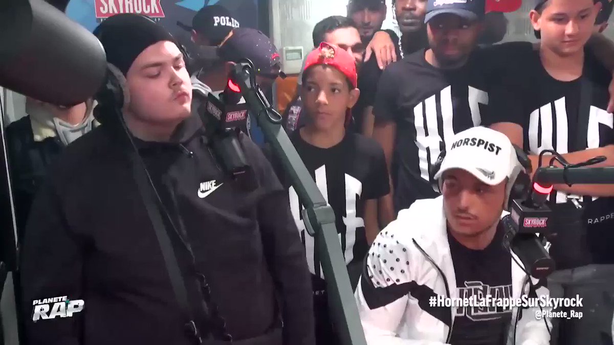 Mon titre « Rémynem » en live du Planète Rap de @HornetLaPeuf avec @KalashCriminel et @Sadekniuum !
Rémynem ➡️ http://po.st/Remynem