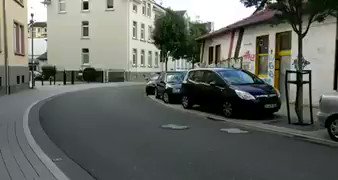 BGMの効果って絶大ｗｗｗスピード感溢れる音に乗せて走ってきたバイクのトリックに爆笑ｗｗｗ