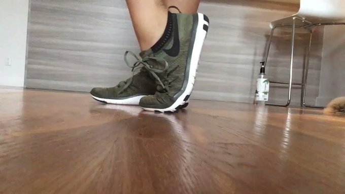 F f f foot fetishhhhhhh   ...     https://t.co/Rl65NrLaGW https://t.co/kg2KHvB9nP