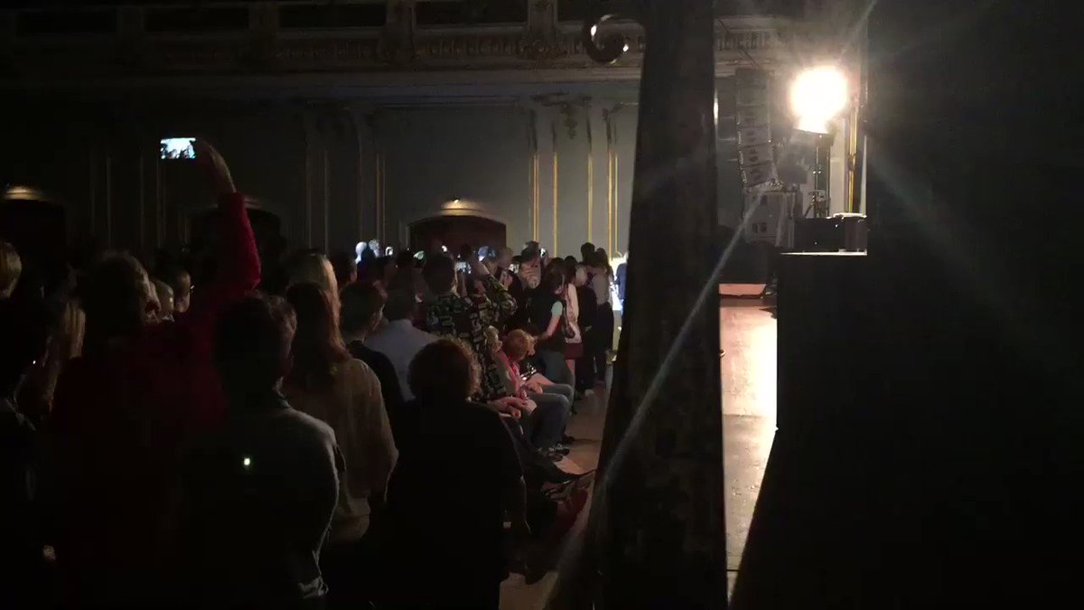 @Andrea_Berg #hautnah. Der Bericht zu ihrem Tourauftakt in Hamburg heute bei @leuteheute im @ZDF. https://t.co/XhKDrwysQy