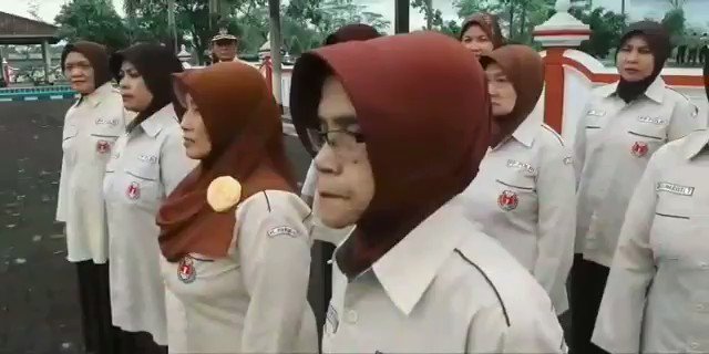 Ziarah Bhayangkari Purworejo di TMP Projo Handoko Loyo dalam rangka HKBG Ke_65 Tahun 2017
#bhayangkari_jateng
#bhayangkari