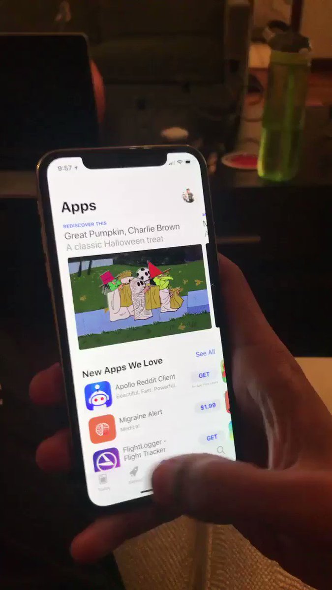 RT @sdw: App switching on iPhone X looks pretty smooth. (via https://t.co/mXpNJhOwzw) https://t.co/Lf9X3twx58 1