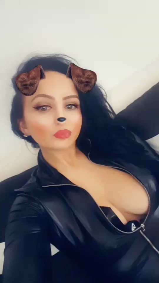 Model - Cassiopeia bigtits