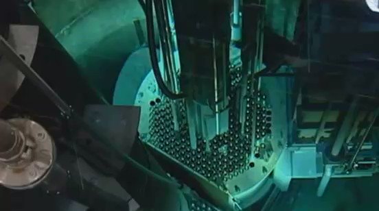この青い光の原因は‥原発稼働の瞬間に発する光!