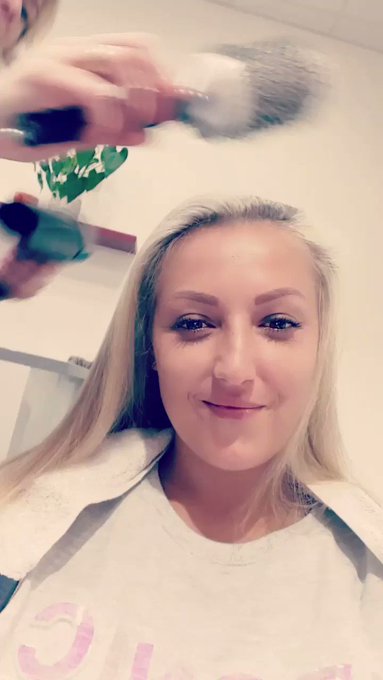 New hair 💇&zwj;♀️😍 https://t.co/bTrpJnhfBX