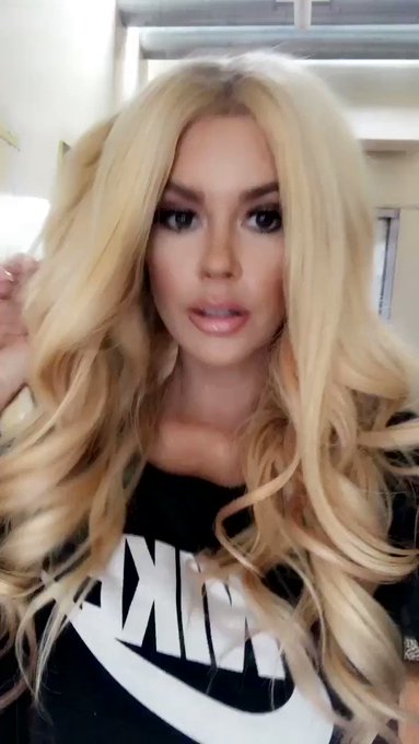 Back to blonde for a day 👱🏼&zwj;♀️ https://t.co/Bq60SMXvro