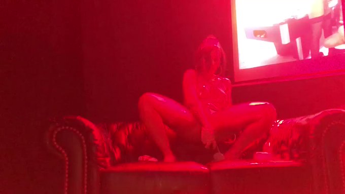T-girl party #Amsterdam #kinklife #kinky  #showgirl #squirting #bettyfoxxx #BestFetishModel https://t