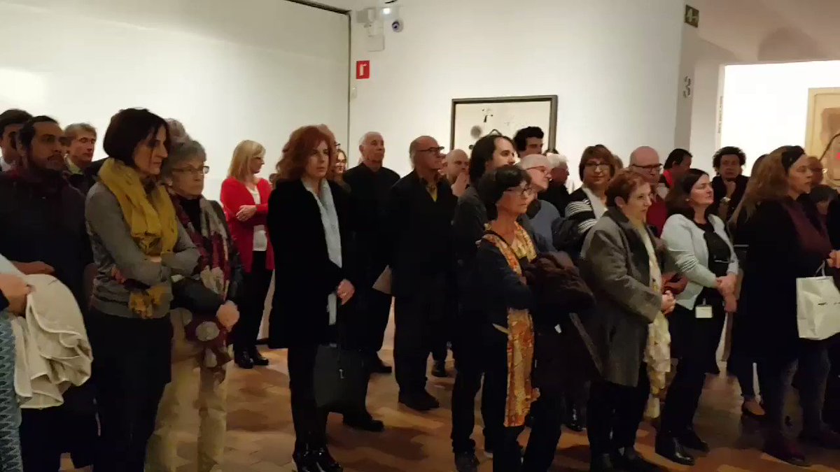 Per acabar la presentació de #MiróMusic, @limnosquartet interpreta "White Isolation" del compositor @alexcassanyes davant de l'obra que va inspirar la peça, el tríptic "Pintura sobre fons blanc per a la cel•la d'un solitari" de #JoanMiró