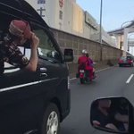 バイクにまたがり、颯爽と走る安藤なつさん!その後ろに乗っているのはカズレーザー？!