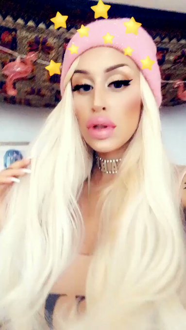 Makeup game strong today ? https://t.co/O5U8pJExXg