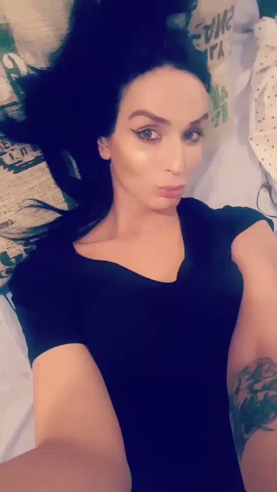 Стриптизді онлайн көріңіз. Қояндар жоқ.